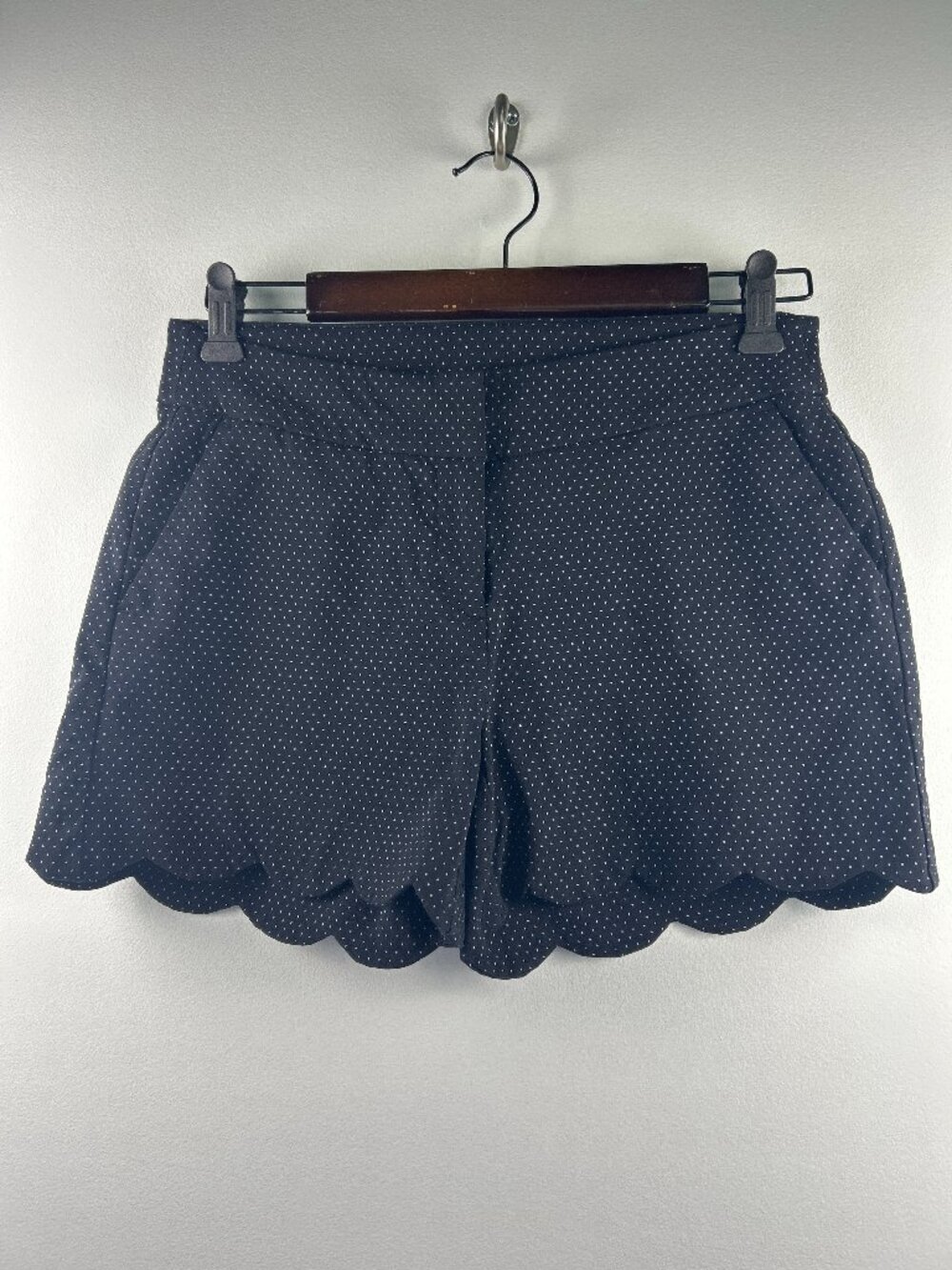 Attyre New York Black Polka Dot Scallop Hem Shorts Size 4